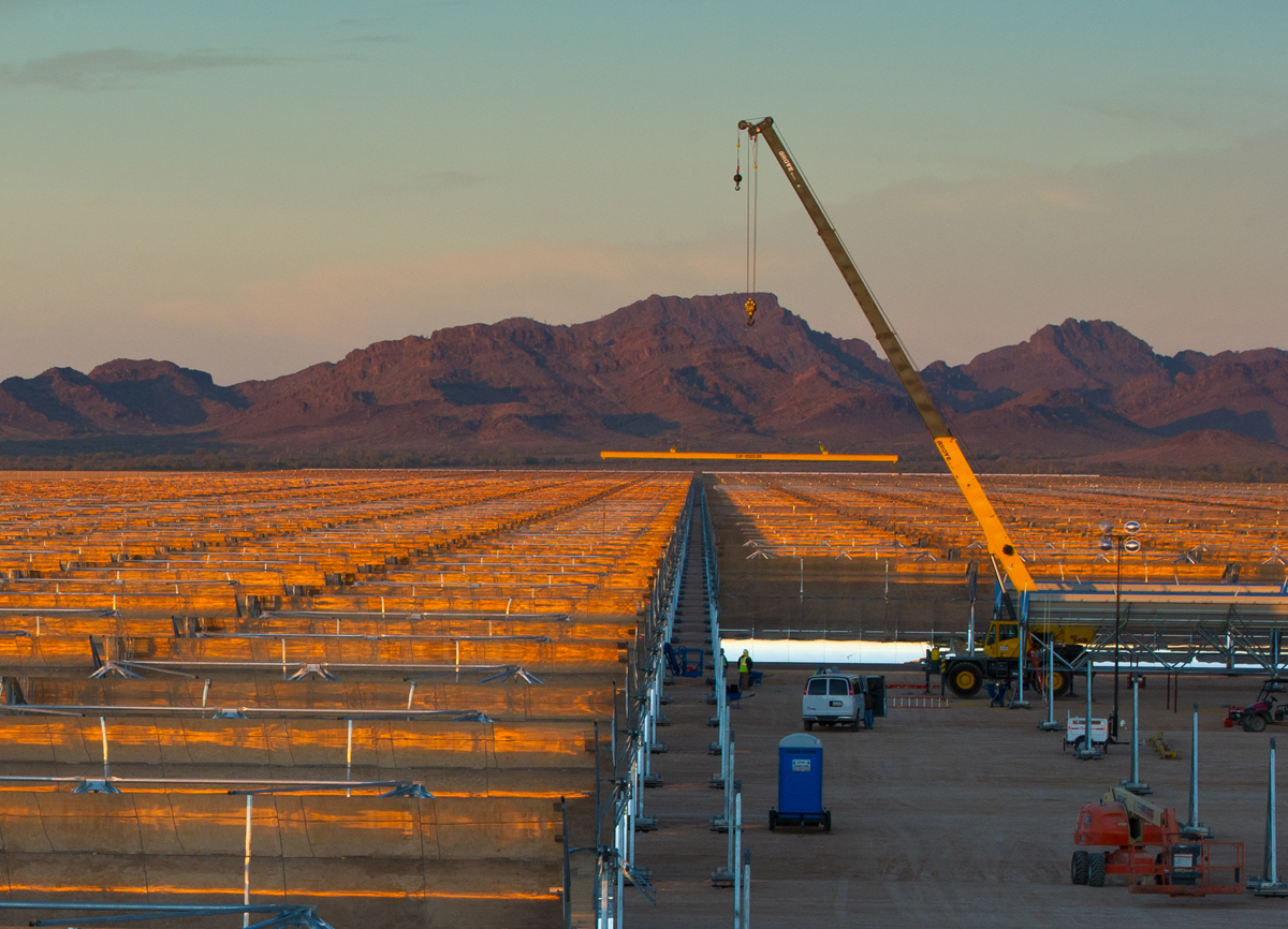 https://www.evwind.es/wp-content/uploads/2012/08/Construccion_Central_Solana_USA_Abengoa.jpg