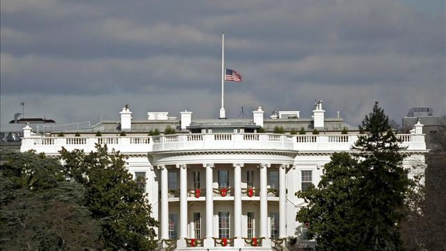 U.S. President Obama installs solar PV system on White House