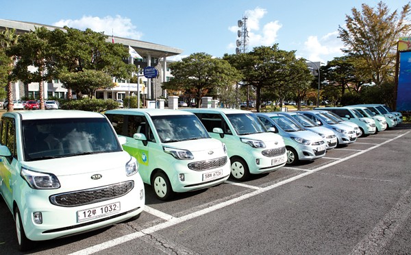 Rows of electric cars are to become a common sight across the island of Jeju (South Korea) in the years ahead