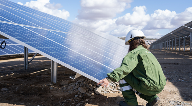 Iberdrola presents to Europe its project to manufacture photovoltaic panels in Spain