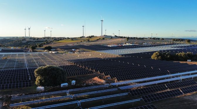 Acciona Energía completes its first wind-solar hybrid plant