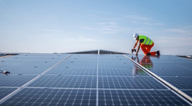 Collective photovoltaic self-consumption connected to the Endesa network increases by 83% until April and reaches 9,000